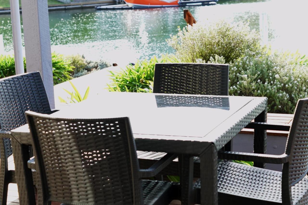 Captains Cove Resort - Waterfront Apartments Paynesville Exteriör bild
