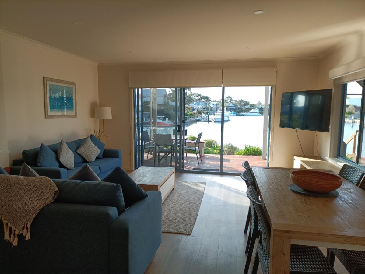 Captains Cove Resort - Waterfront Apartments Paynesville Exteriör bild