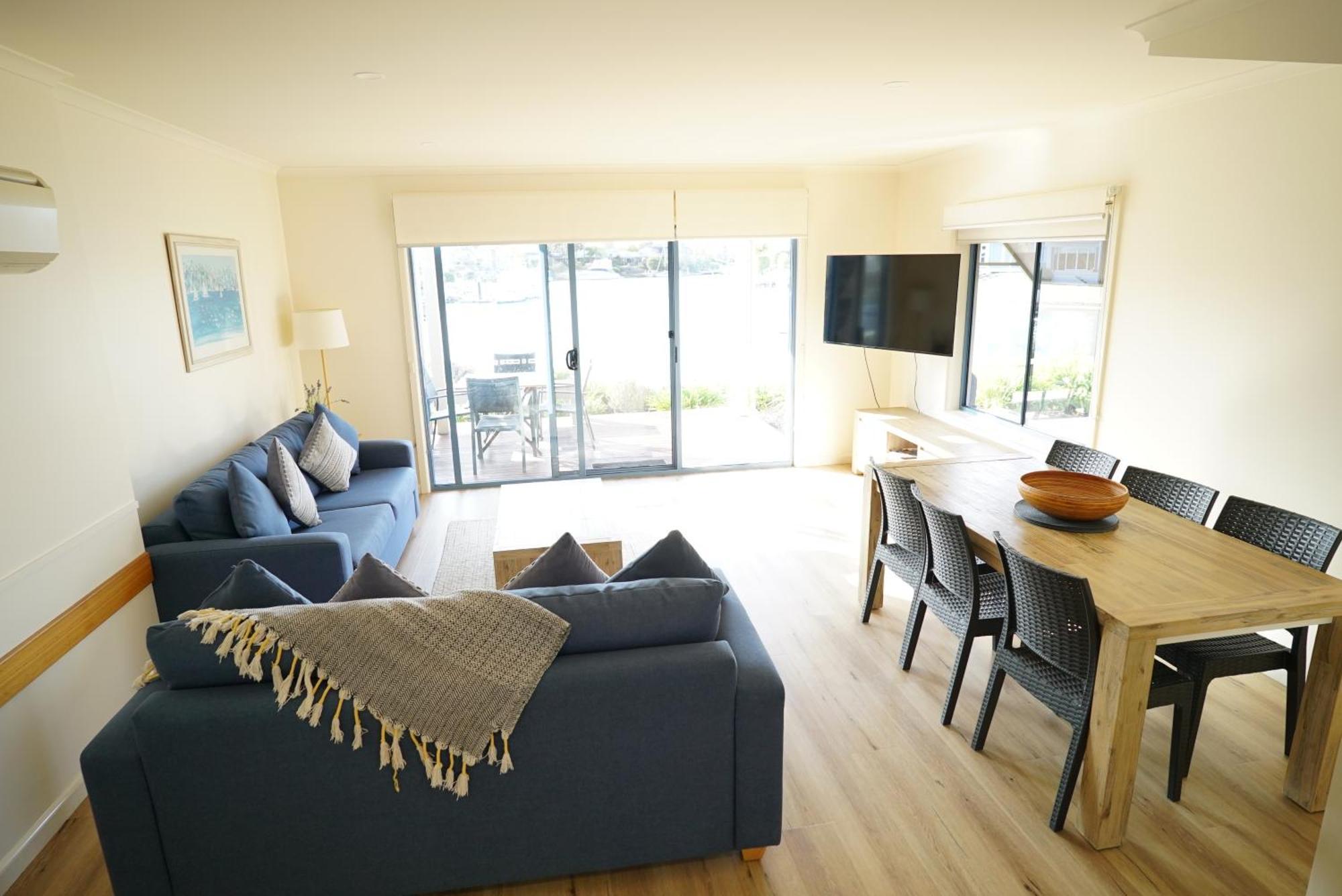 Captains Cove Resort - Waterfront Apartments Paynesville Exteriör bild