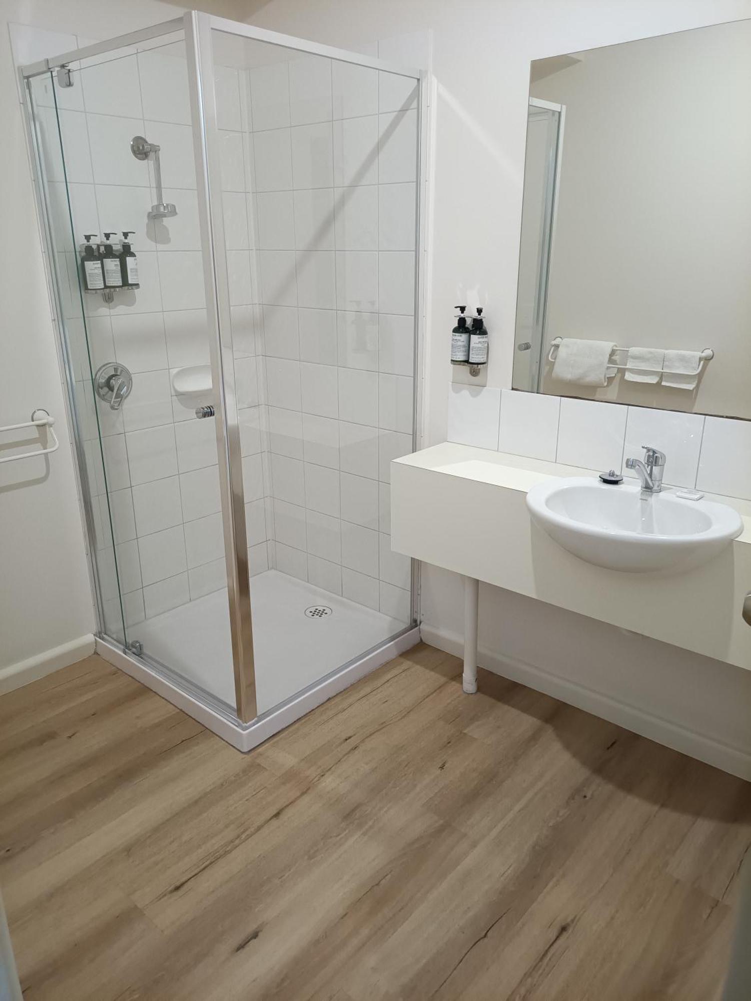 Captains Cove Resort - Waterfront Apartments Paynesville Exteriör bild